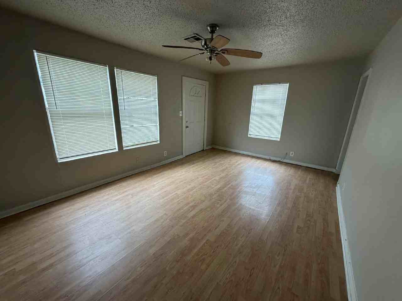 733 E Mohawk Blvd - Photo 2 of 13