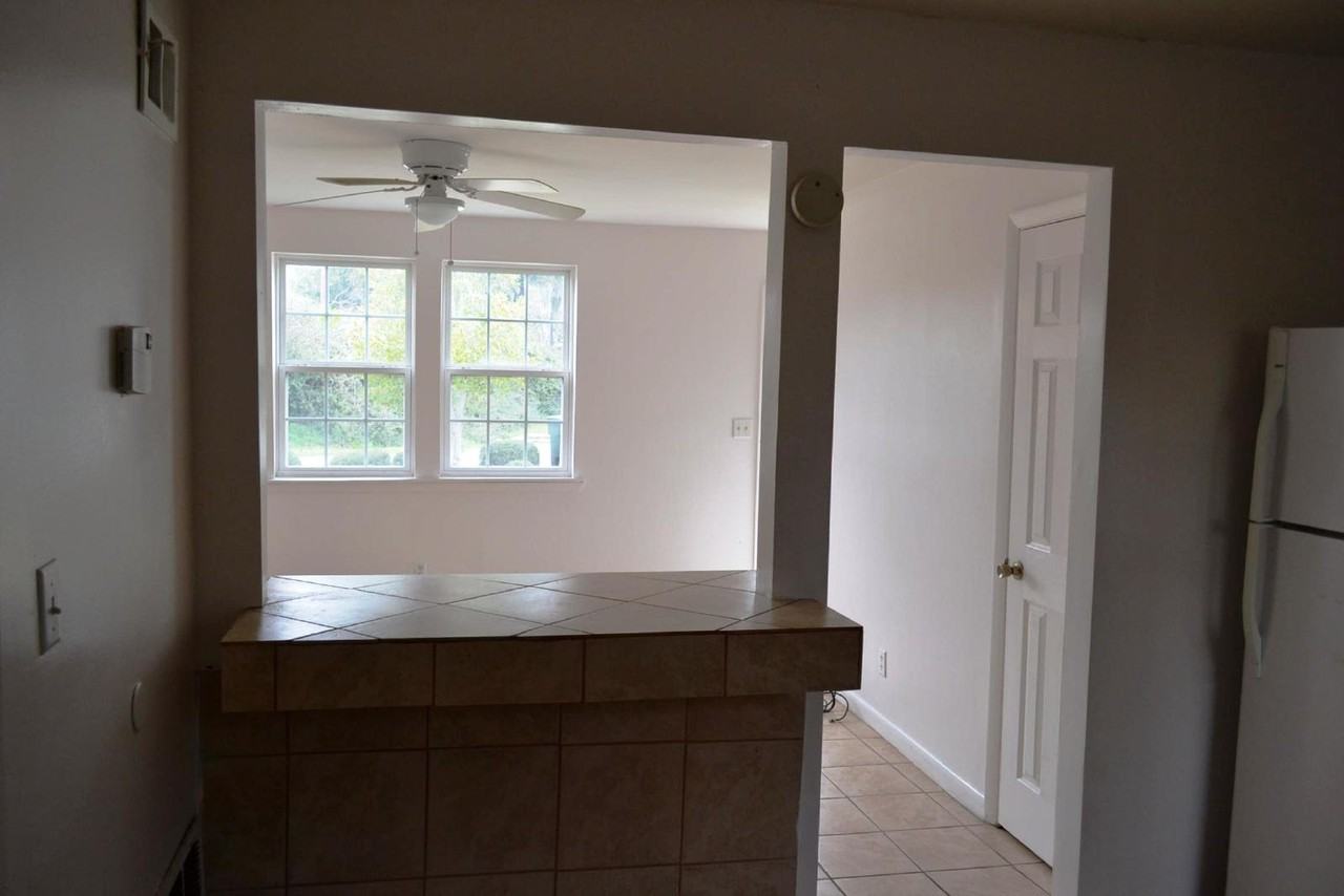 317 Pleasant St - Photo 3 of 8