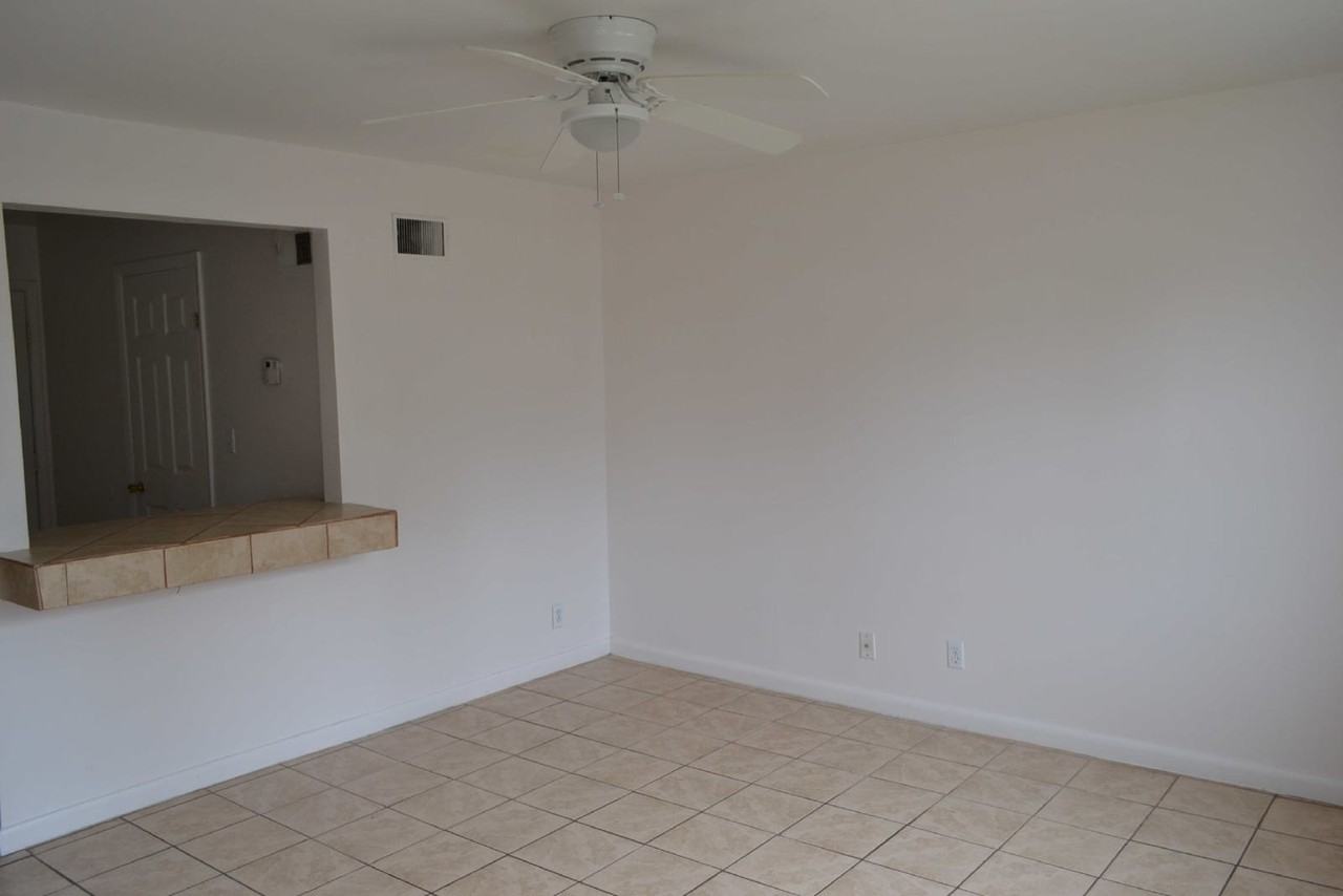 317 Pleasant St - Photo 4 of 8