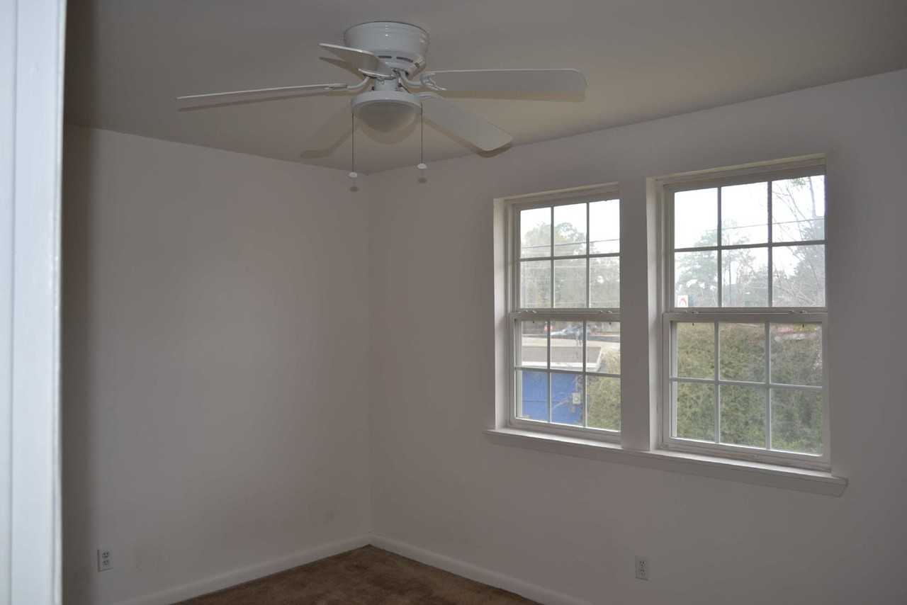 317 Pleasant St - Photo 5 of 8