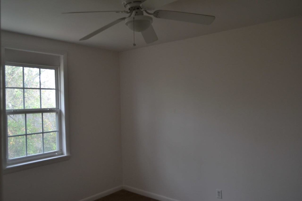 317 Pleasant St - Photo 7 of 8