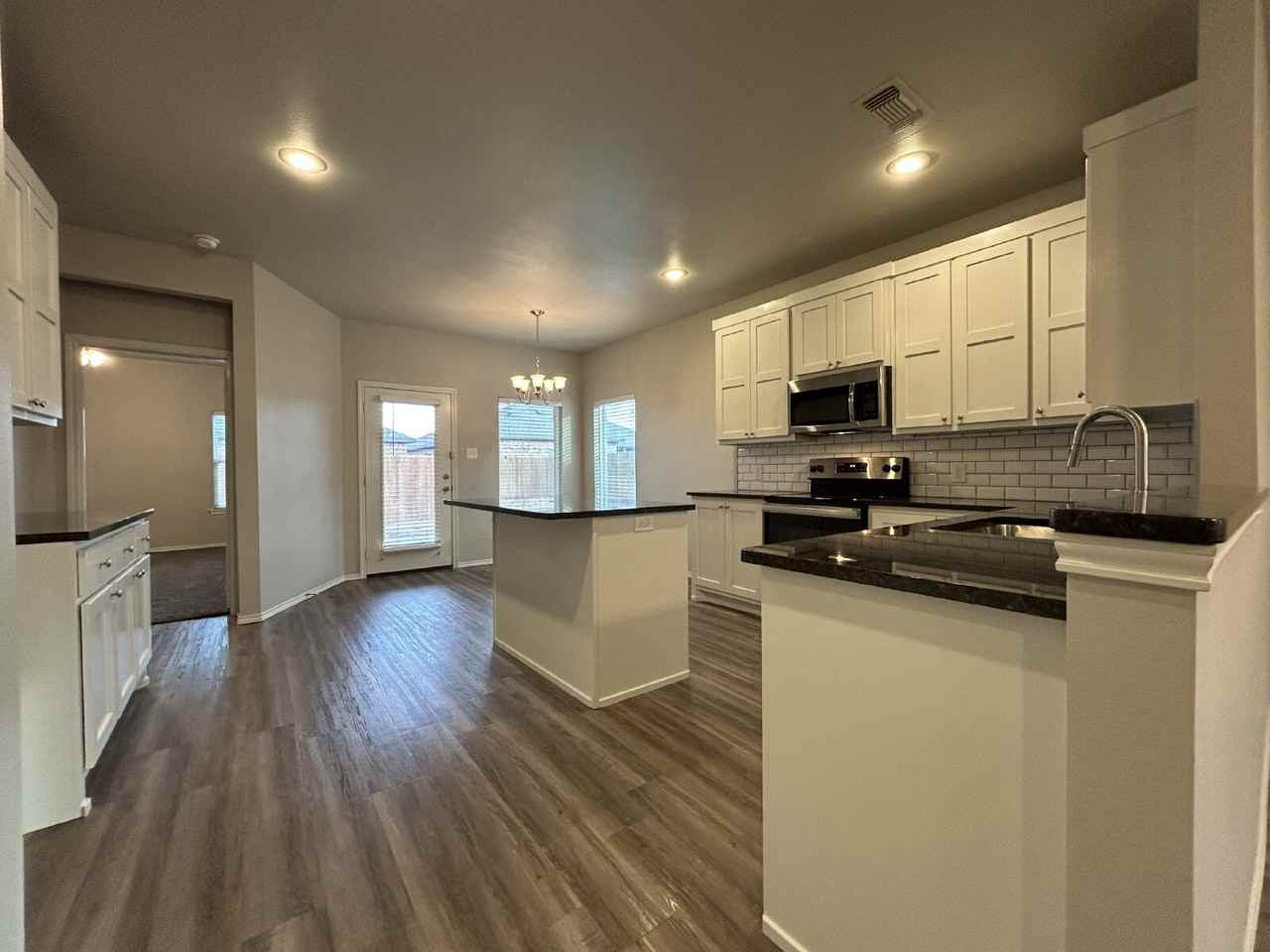 5843 Itasca St - Photo 3 of 10