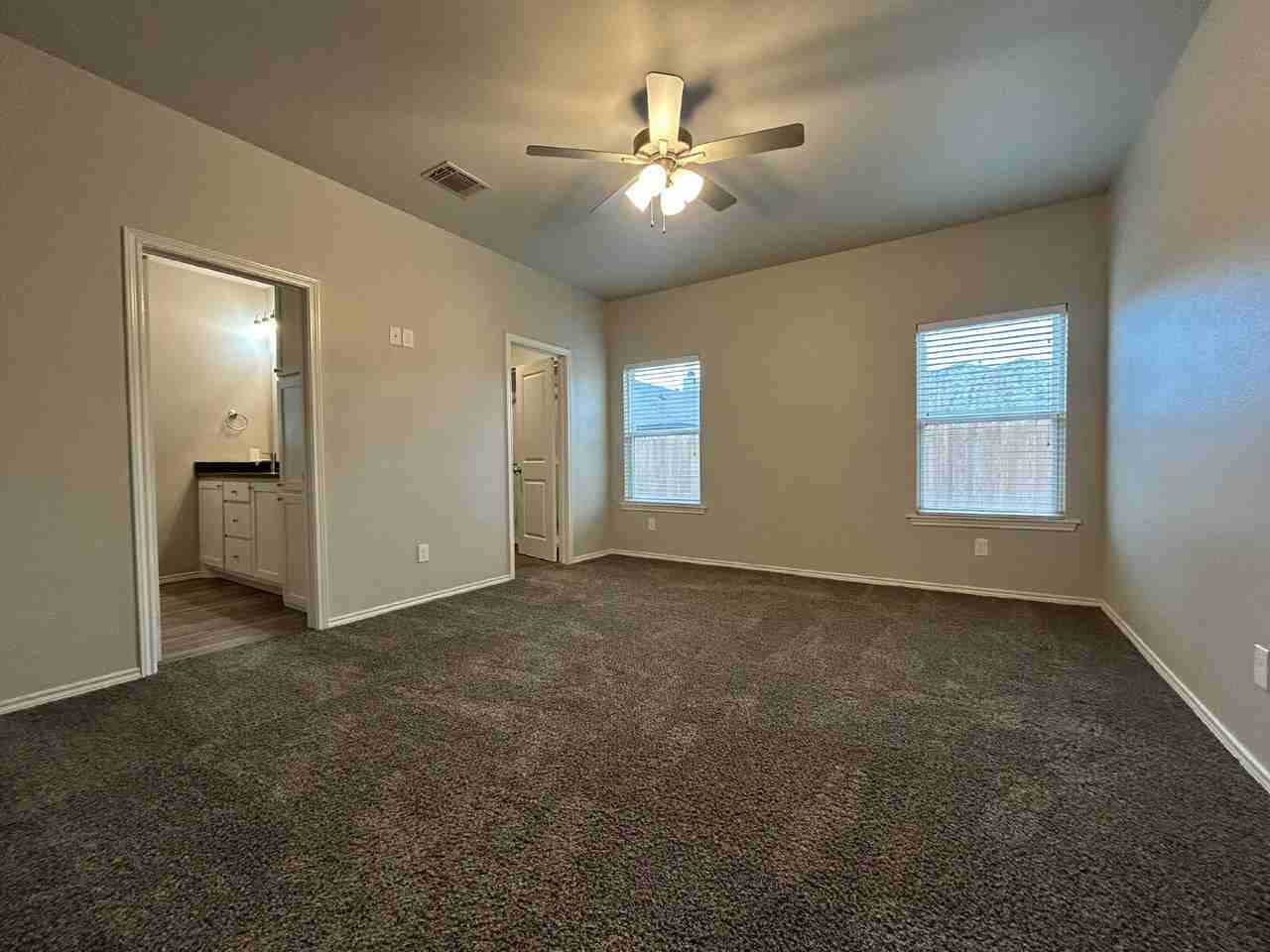 5843 Itasca St - Photo 5 of 10