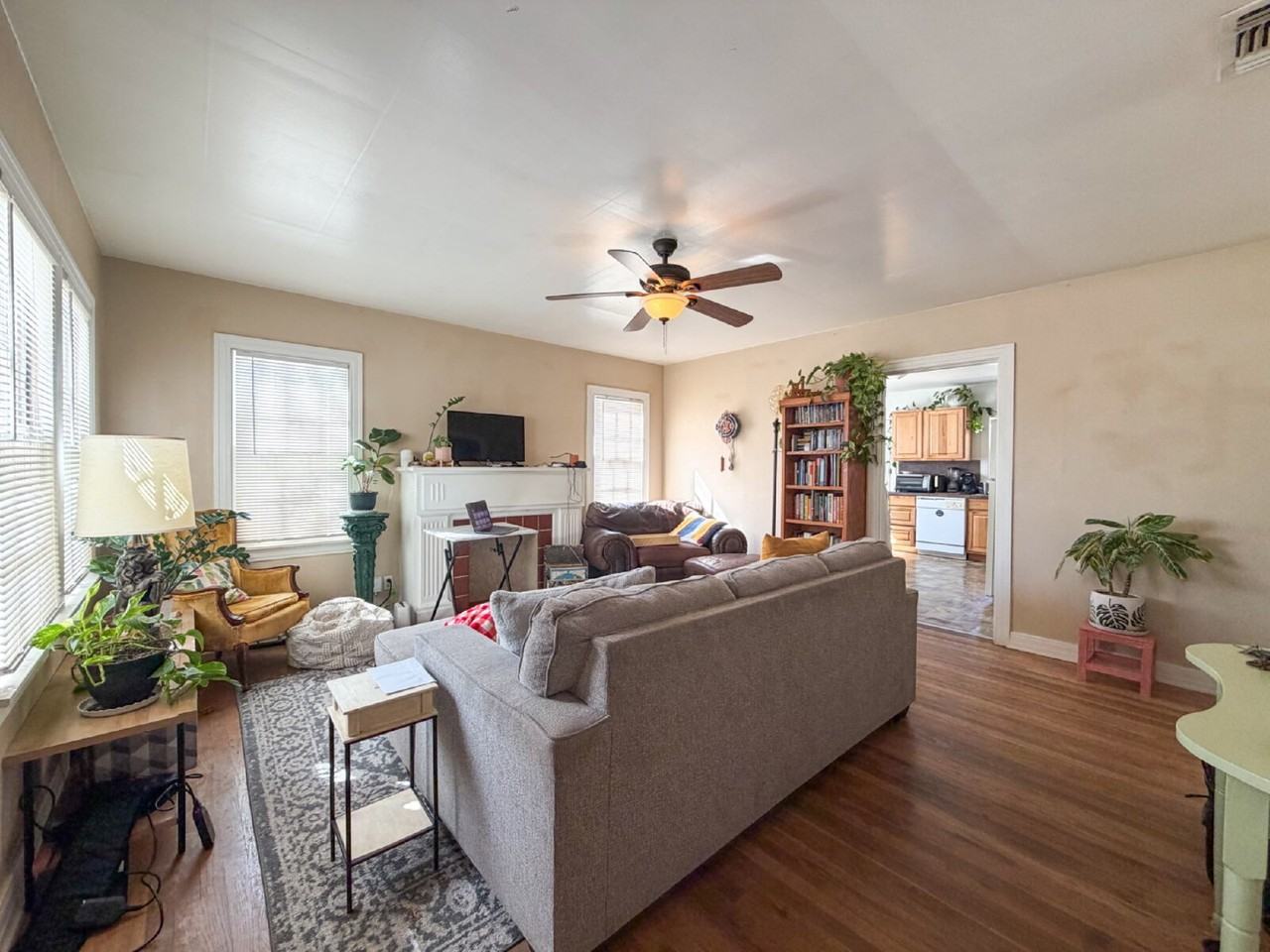 2516 30th St - Photo 2 of 11