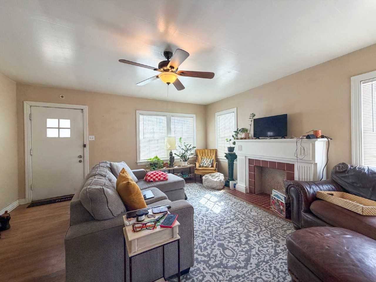 2516 30th St - Photo 3 of 11