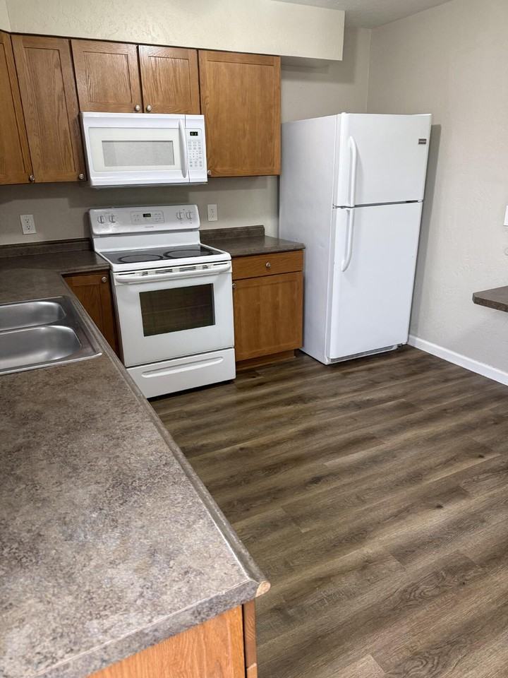 322 6th Ave Se - Photo 3 of 19