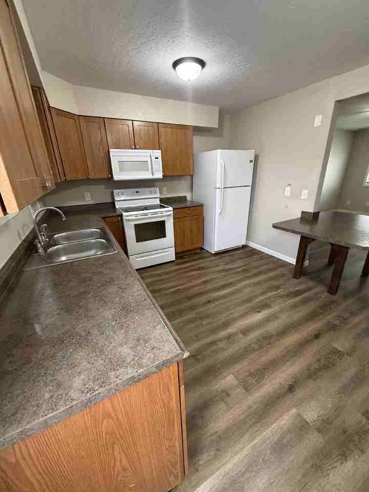 322 6th Ave Se - Photo 2 of 19