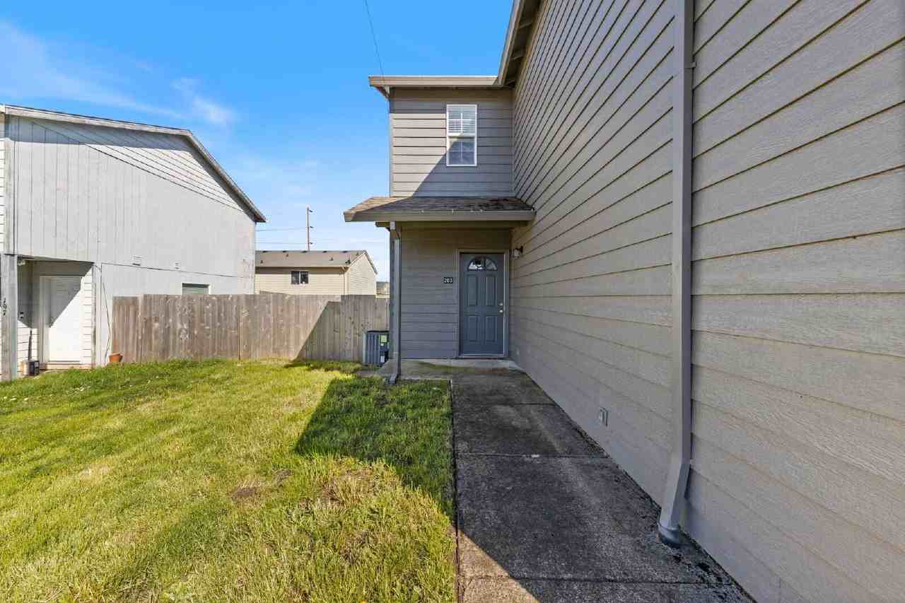 203 3rd St - Photo 3 of 36