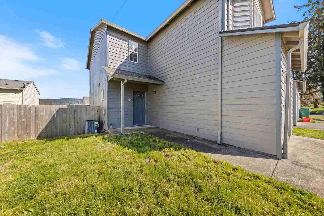 203 3rd St - Photo 4 of 36