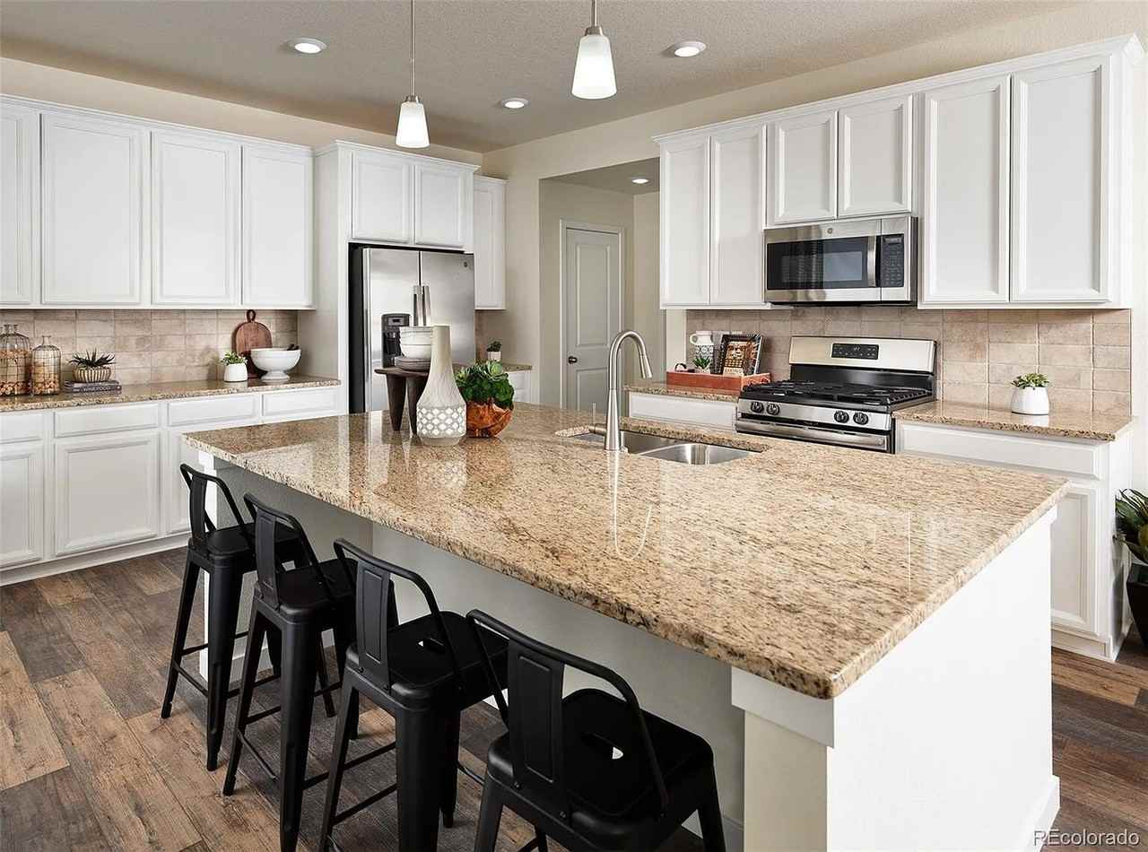 1078 Williams Loop - Photo 3 of 15