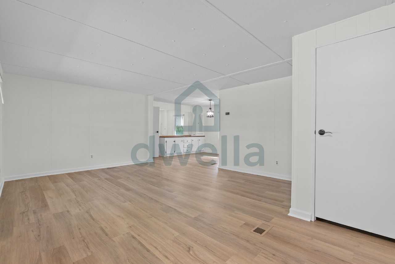 631 1/2 Gibson Rd - Photo 4 of 27