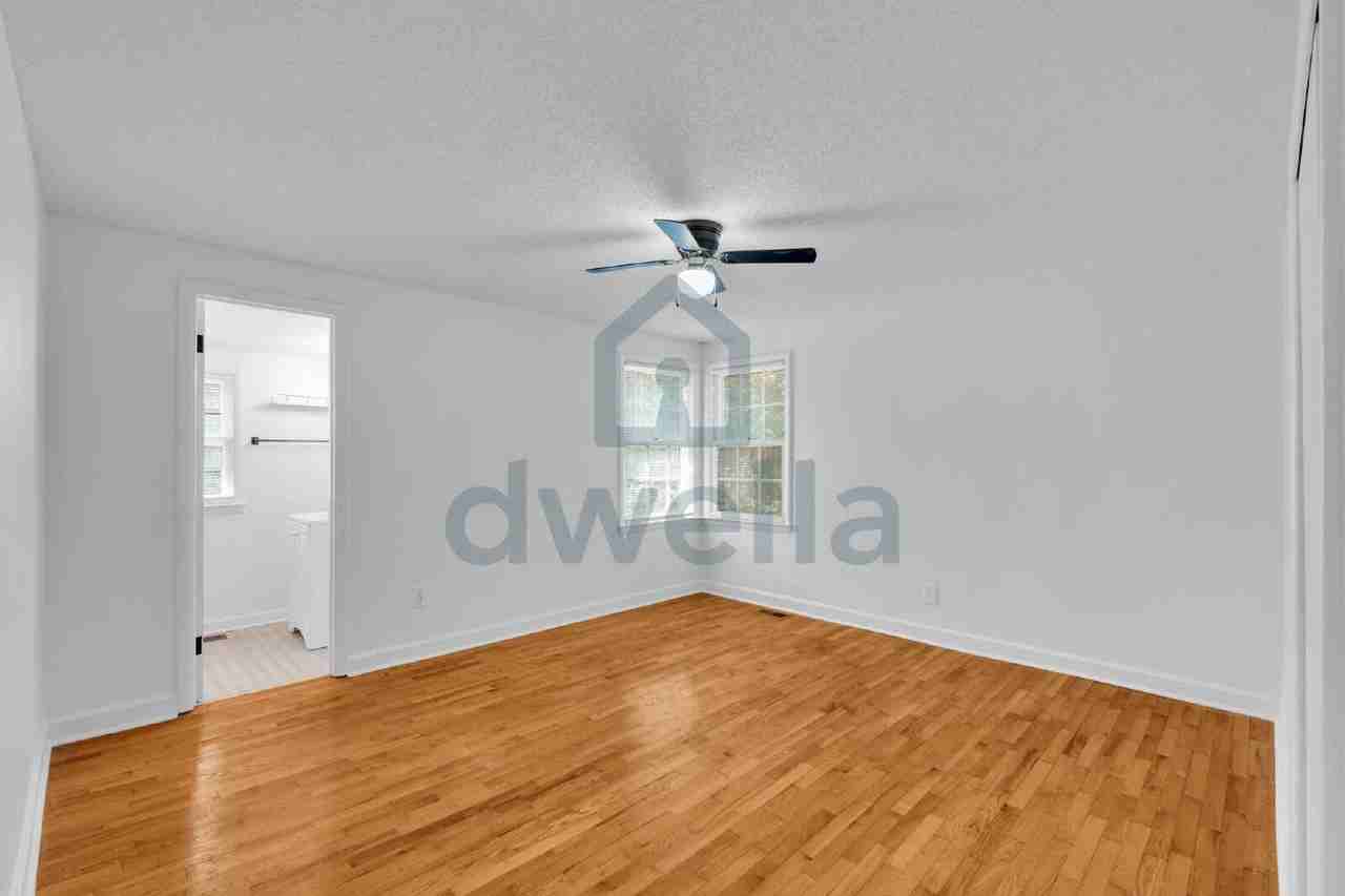 300 E Oneal St - Photo 4 of 24