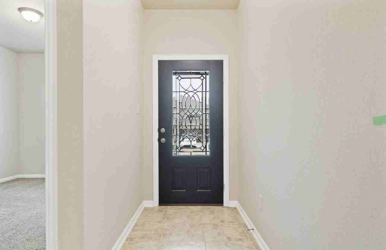 8907 Arundal Gdn - Photo 4 of 35