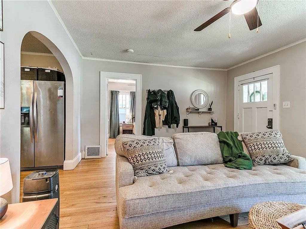 3014 Woodland Ave - Photo 7 of 26