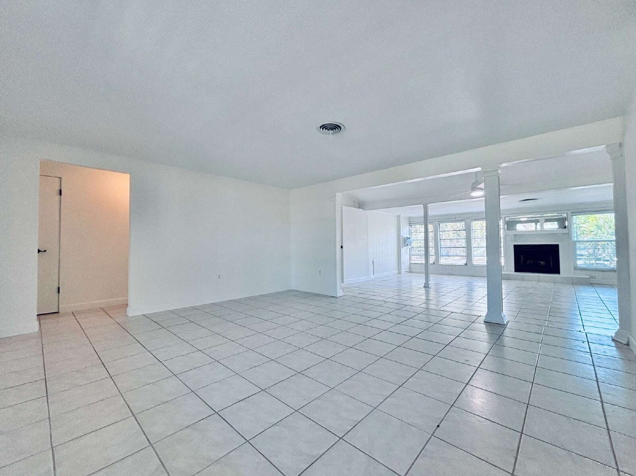 5663 Yorkshire Way - Photo 2 of 35