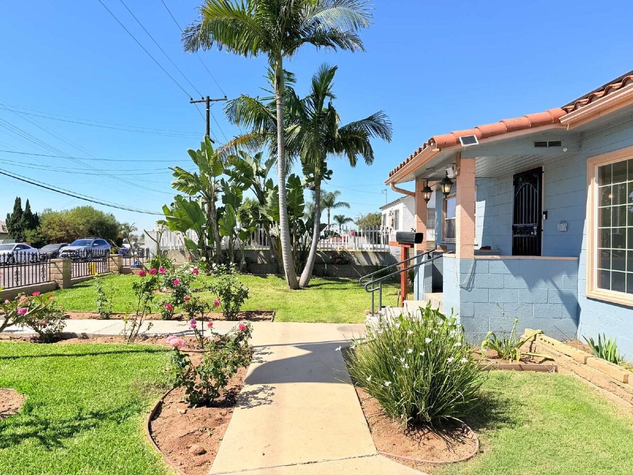 2807 E 16th St - Photo 2 of 22