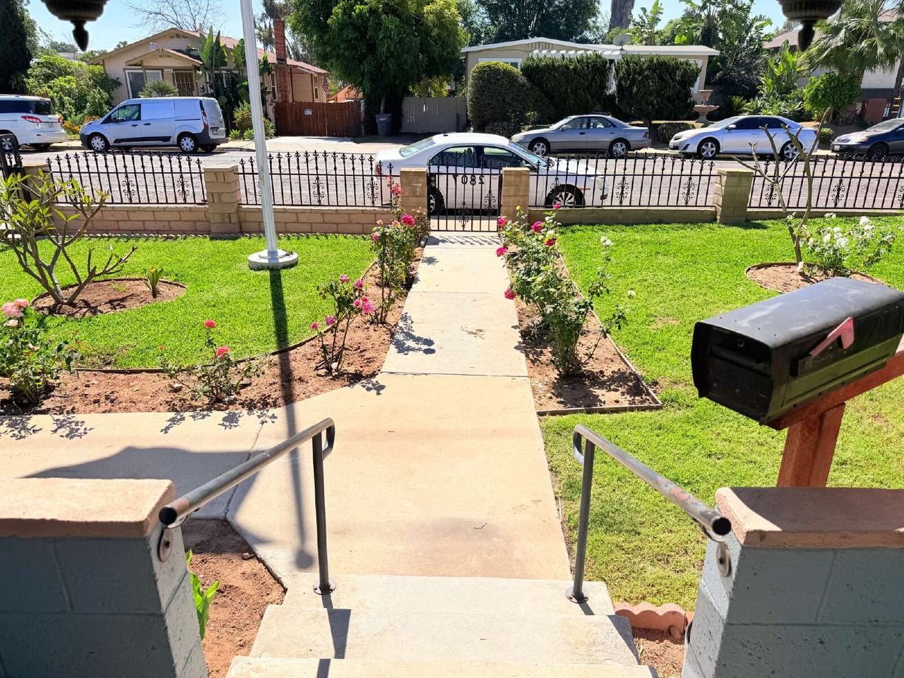 2807 E 16th St - Photo 3 of 22