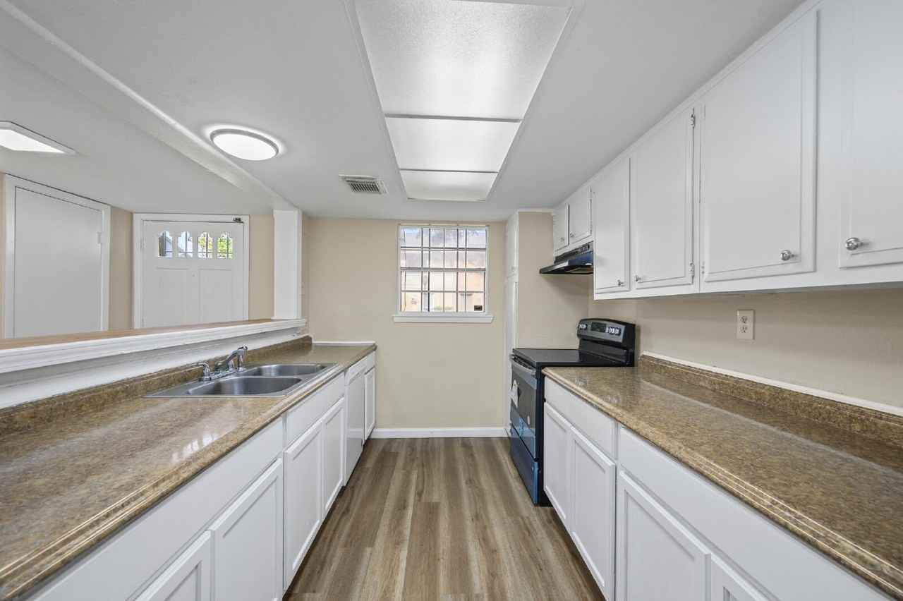 7236 Crownwest St - Photo 4 of 21