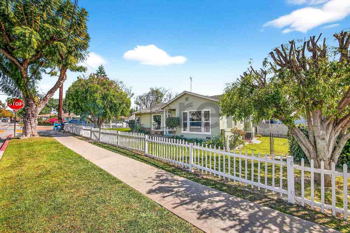 11758 Broadway - Photo 2 of 28