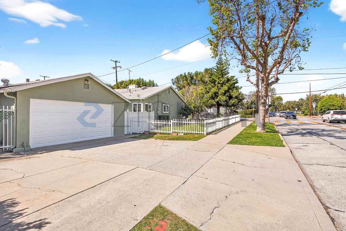 11758 Broadway - Photo 5 of 28