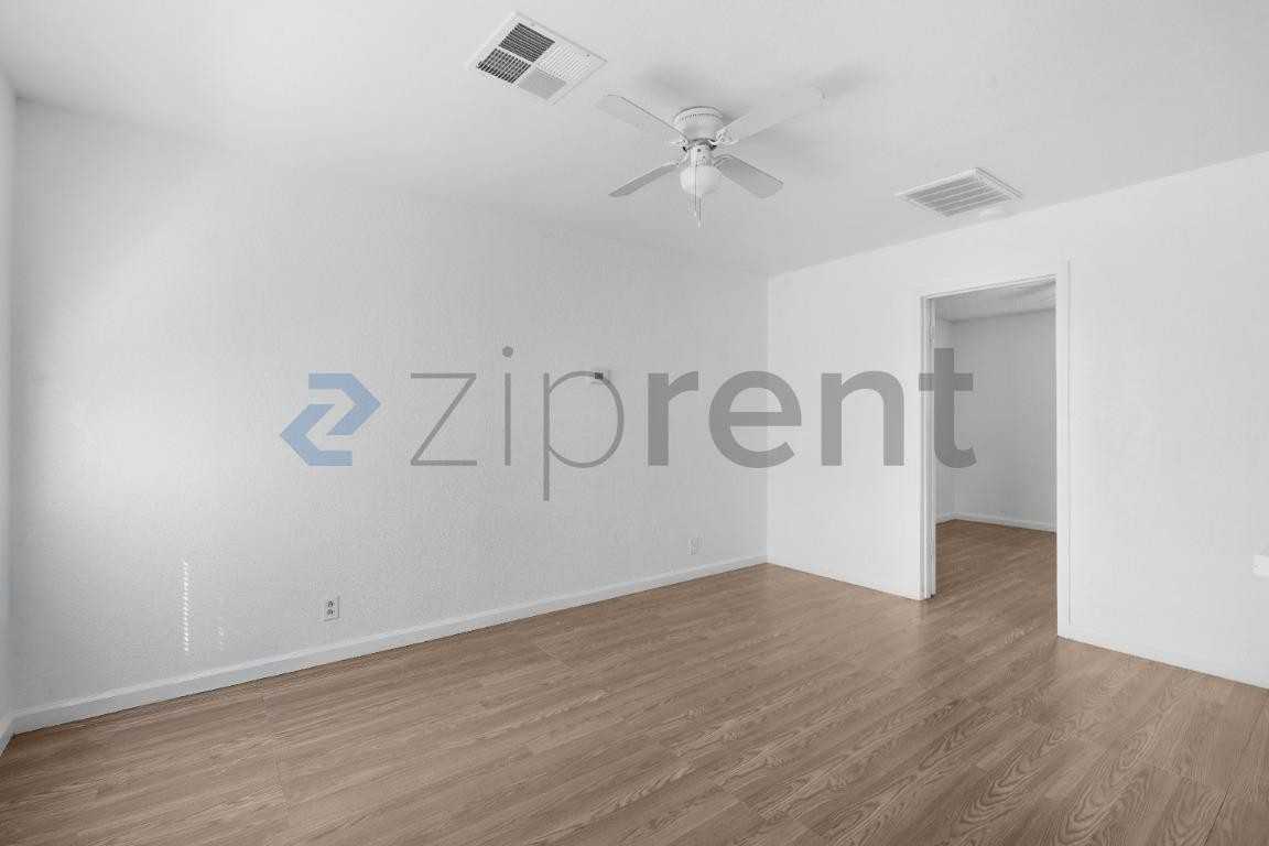 2749 Fairfield St #6 - Photo 4 of 15