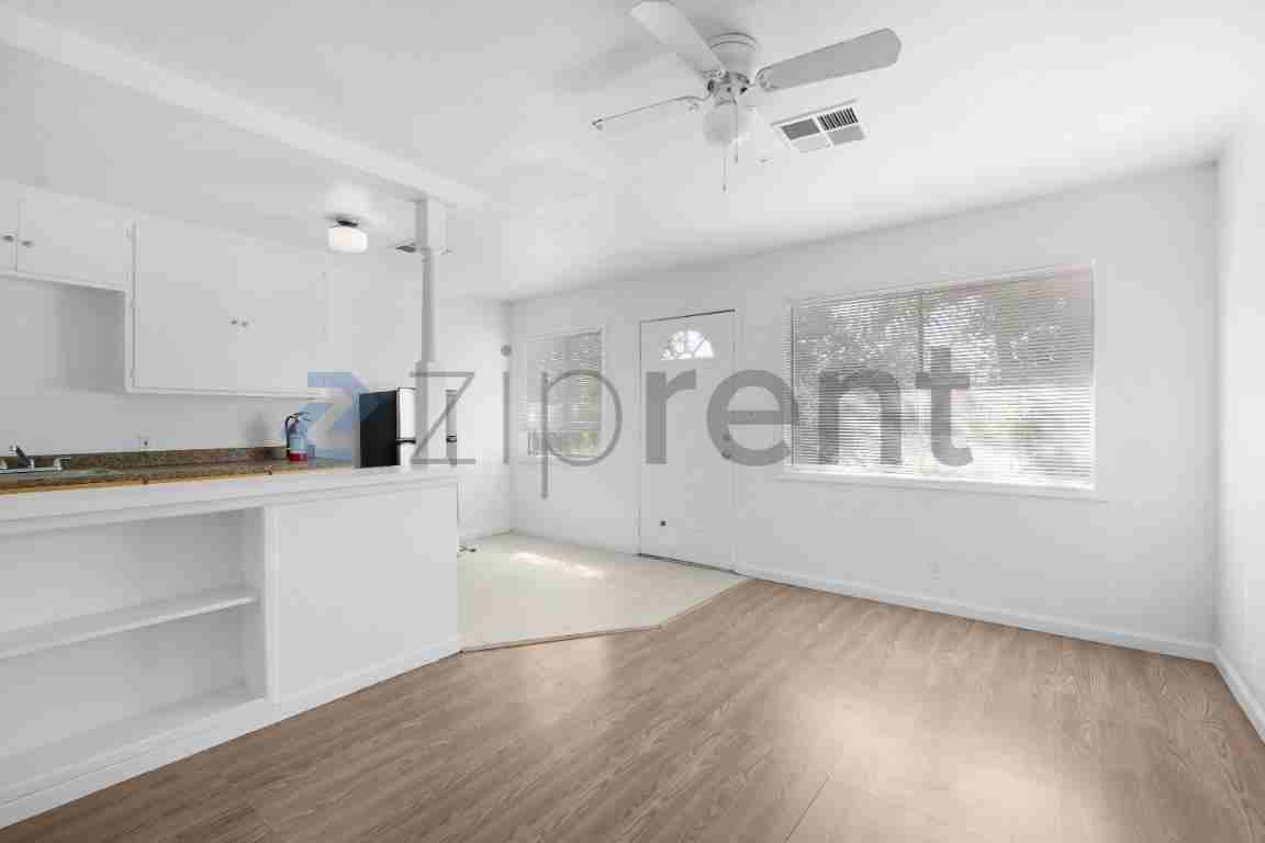 2749 Fairfield St #6 - Photo 5 of 15