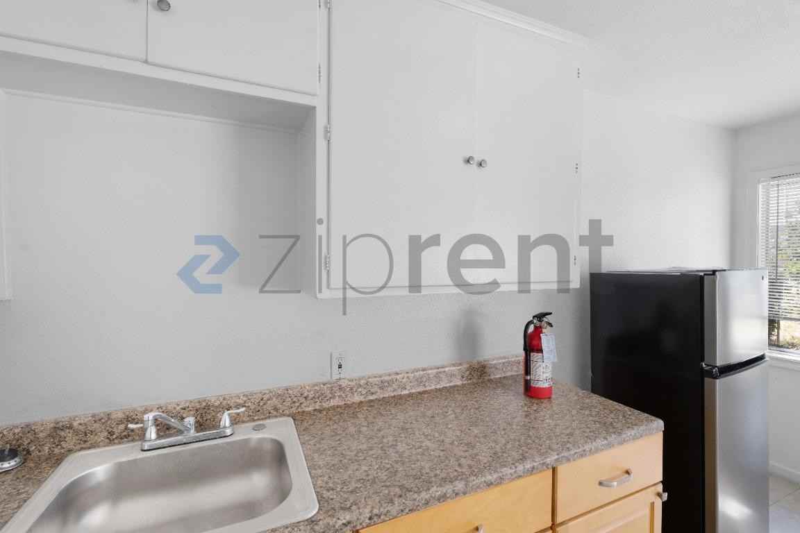 2749 Fairfield St #6 - Photo 6 of 15