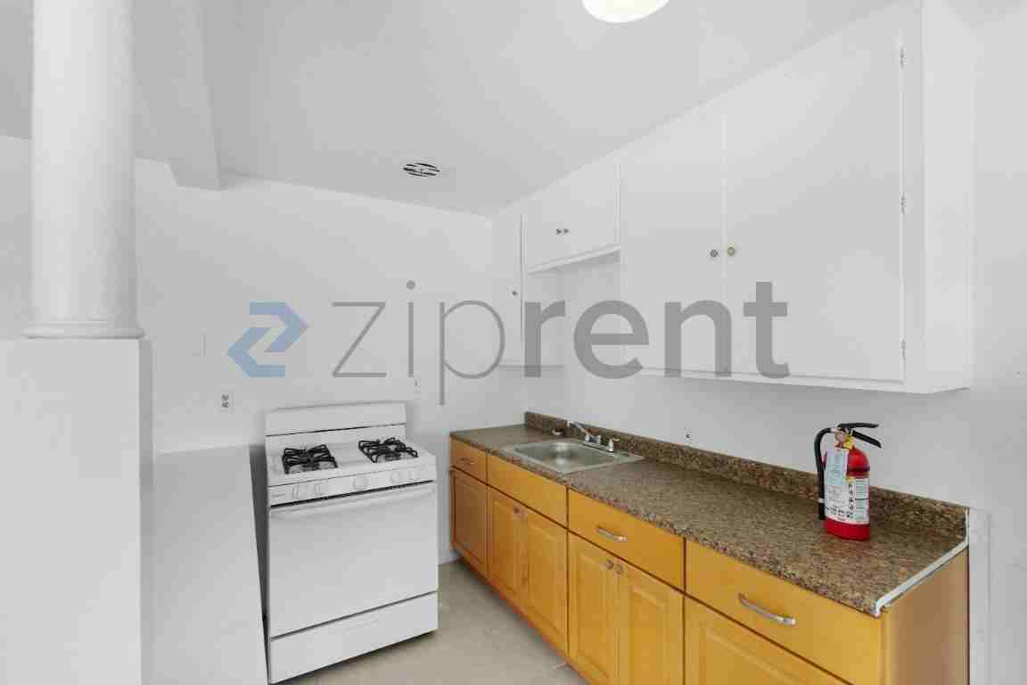 2749 Fairfield St #6 - Photo 7 of 15