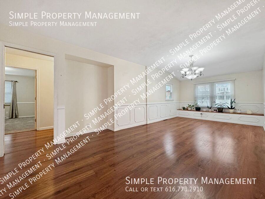 5352 Queensbury Dr Se - Photo 3 of 32