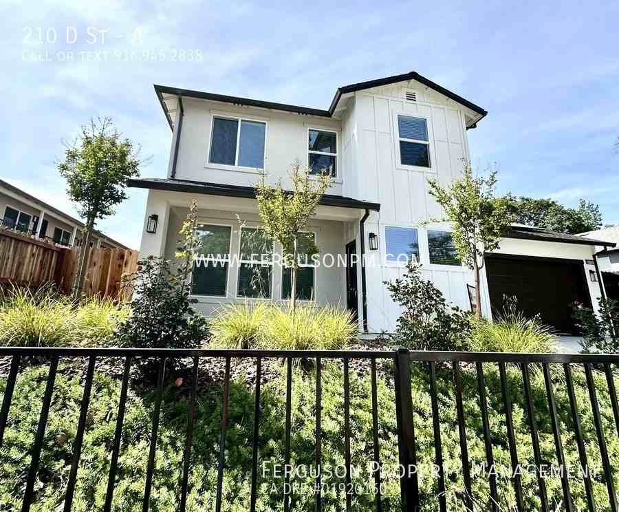 210 D St #A - Photo 2 of 17