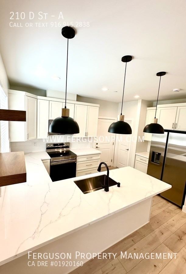 210 D St #A - Photo 3 of 17