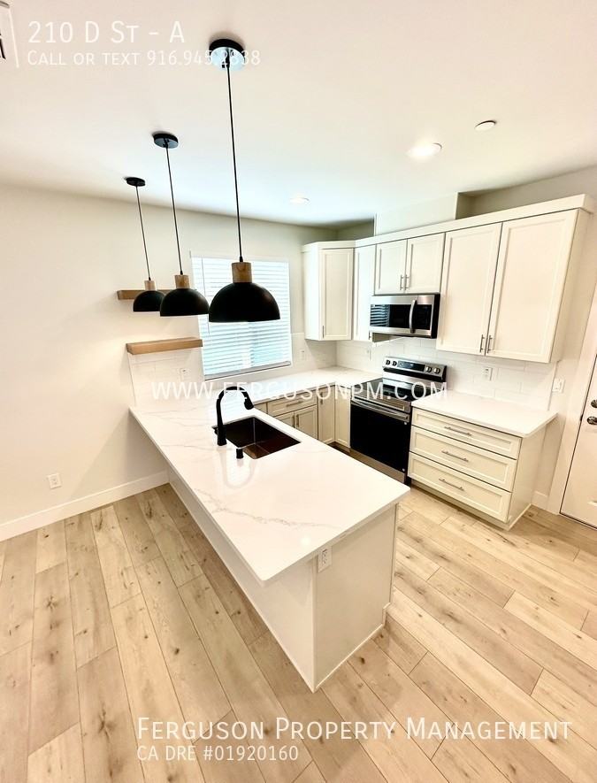 210 D St #A - Photo 4 of 17