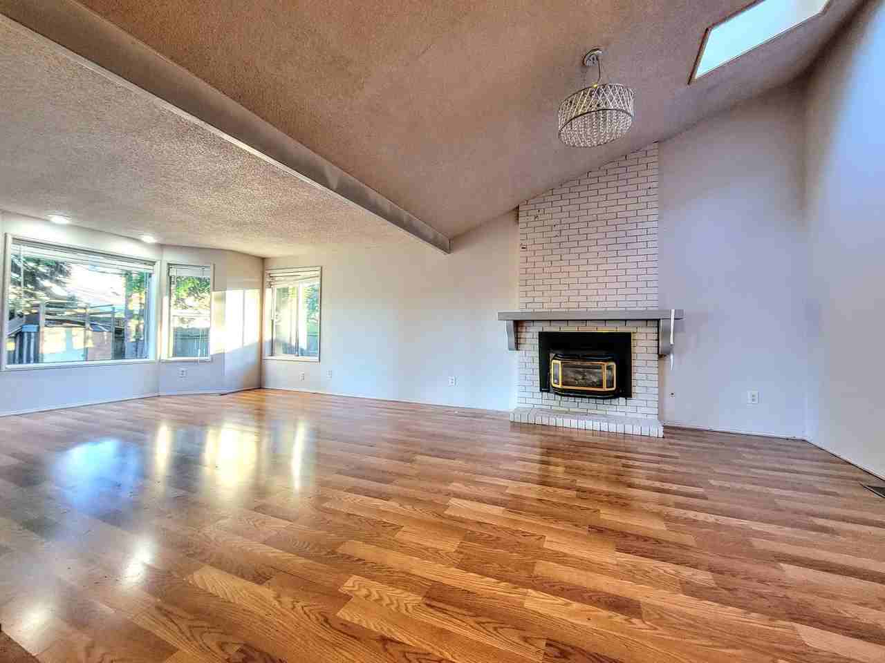 7848 131st Ave Ne - Photo 3 of 14