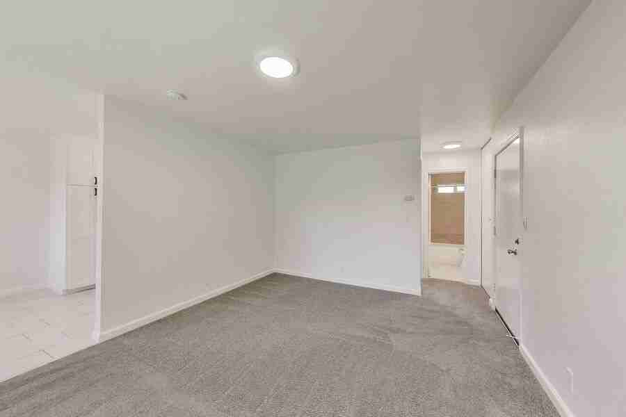 698 N Santa Cruz Avenue - Photo 7 of 50