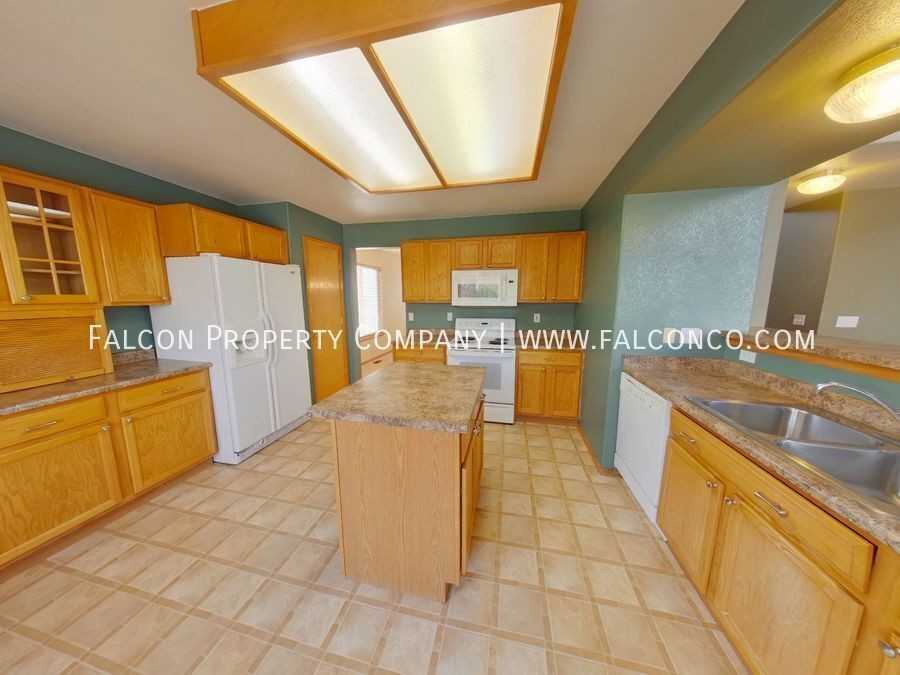 4883 Jedediah Smith Rd - Photo 5 of 25