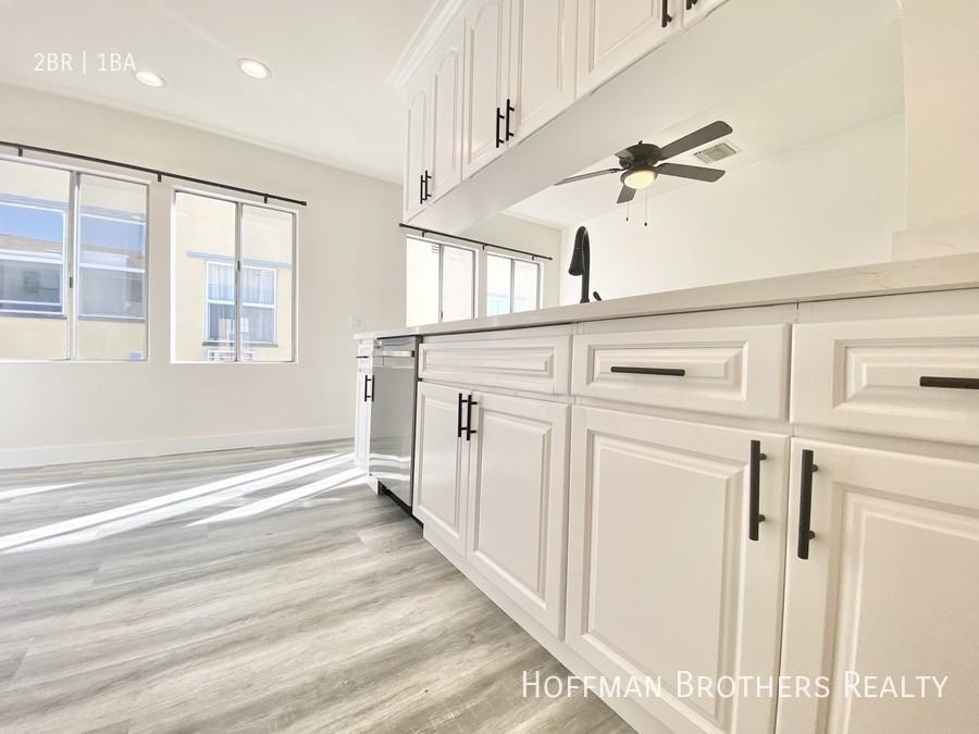 441 1/2 N Hayworth Ave #A - Photo 3 of 14