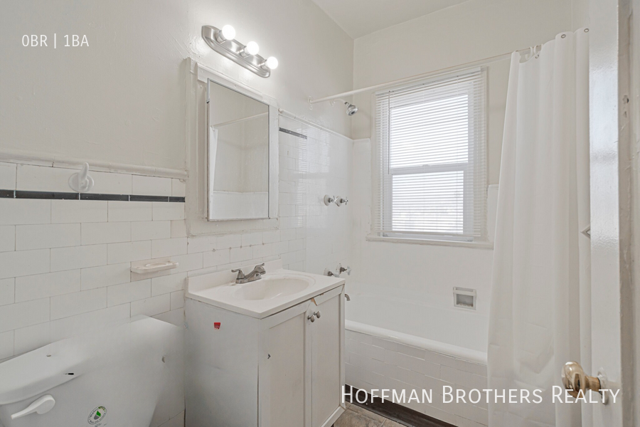 3918 Beverly Blvd #507 - Photo 4 of 4