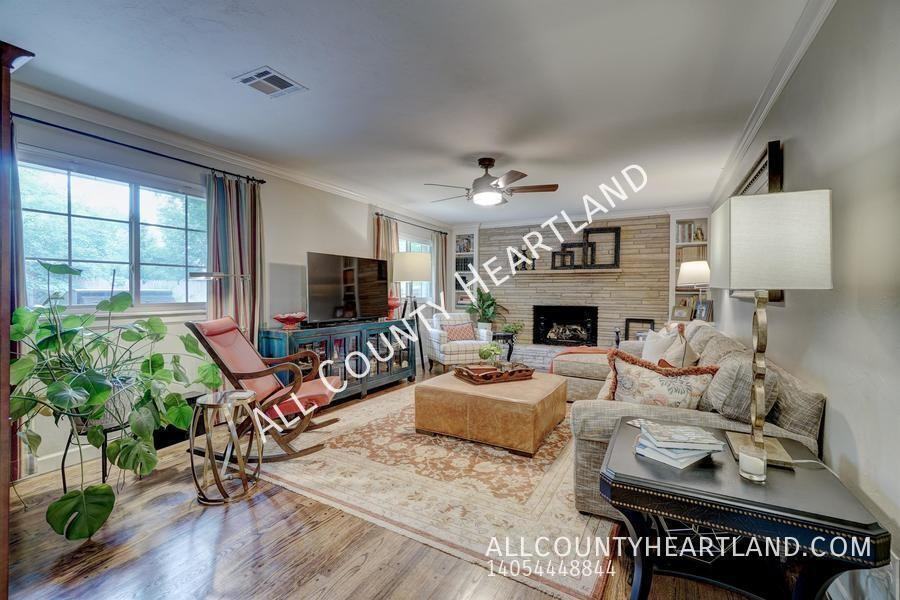 2948 Kerry Ln - Photo 3 of 15