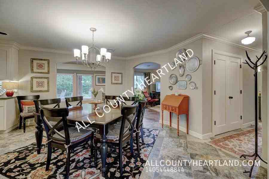 2948 Kerry Ln - Photo 4 of 15