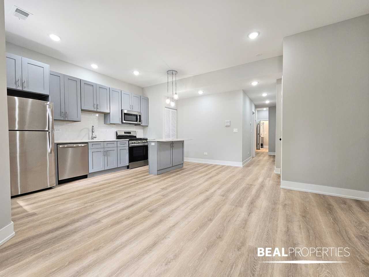 434 W Belden Ave #09