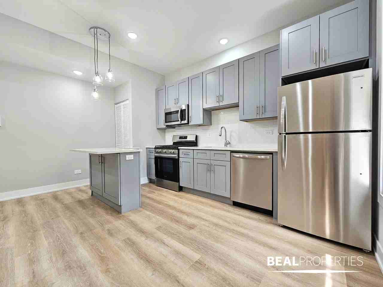 434 W Belden Ave #07