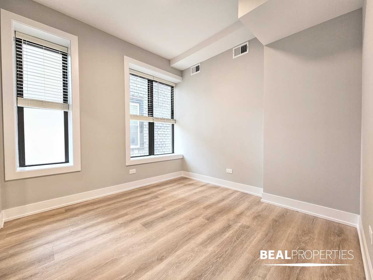 434 W Belden Ave #06