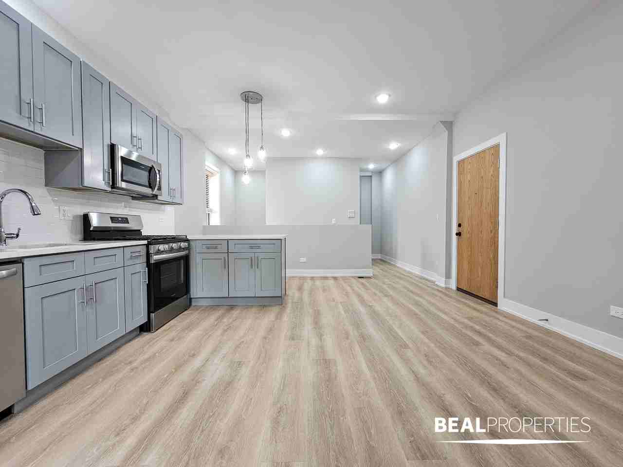 434 W Belden Ave #04