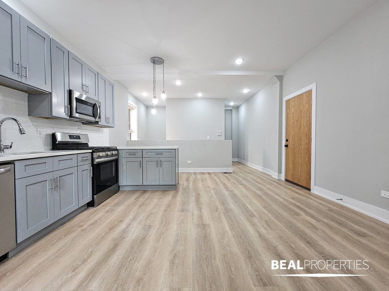 426 W Belden Ave #2 - Photo 2 of 20