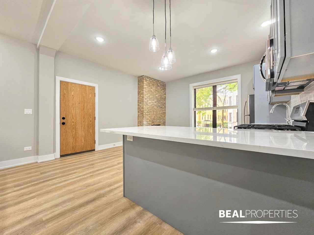 426 W Belden Ave #2 - Photo 5 of 20