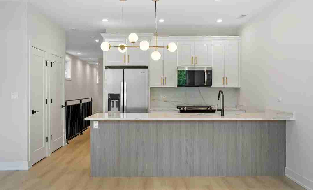 5004 S Prairie Ave #1 - Photo 6 of 21