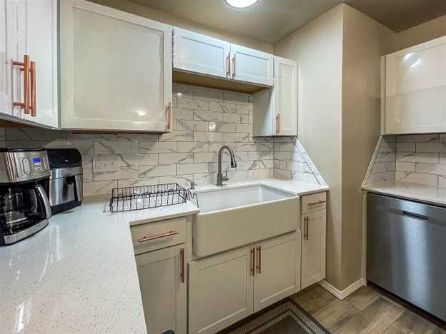 923 E Virginia Ave #NA - Photo 4 of 18