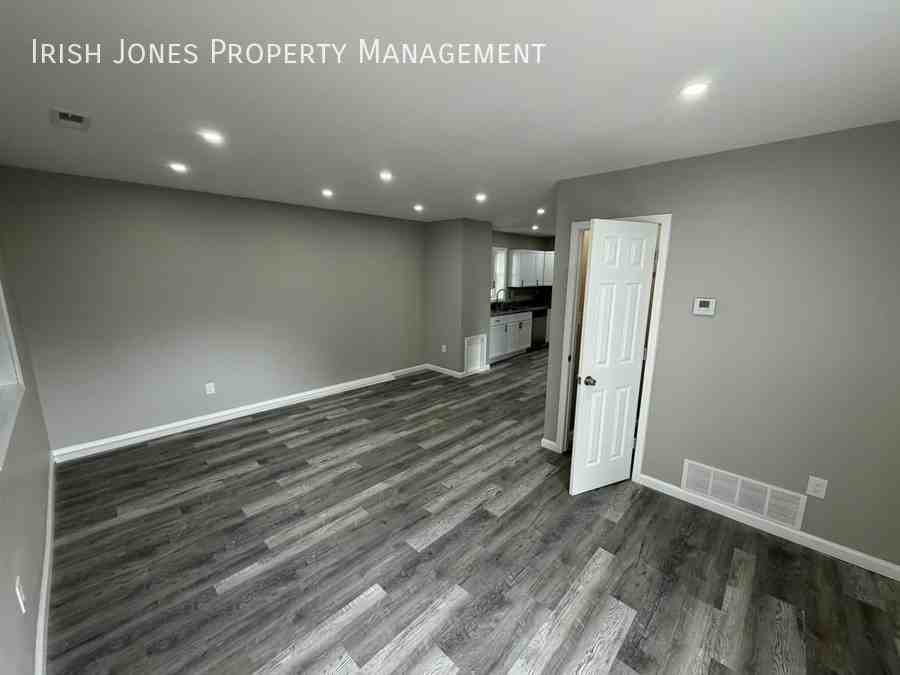 267 Breckenridge St - Photo 3 of 12