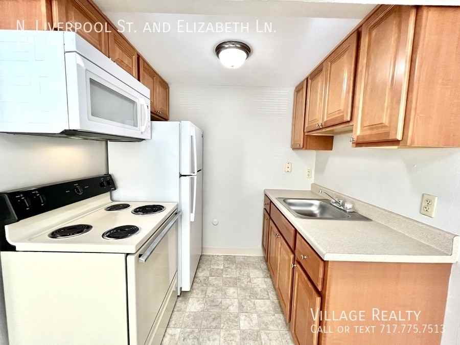 Liverpool & Elizabeth Ln. #E - Photo 3 of 50