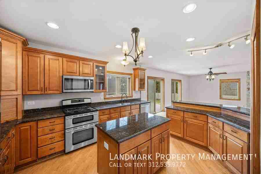 12313 S 71st Ct - Photo 2 of 39